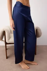 TRENDYOLMİLLA Navy Blue 3 Sets Dowry Set Top Lace, Bottom Satin Sleeveless Pantyhose Weaving Pajama Set - Image 4