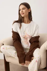 TRENDYOLMİLLA Ecru 100% Cotton Ribbon and Star Printed Knitting Pajama Set - Image 2
