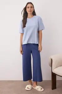 TRENDYOLMİLLA Mavi Cotton Capri Knitting Pajama Set - Image 2