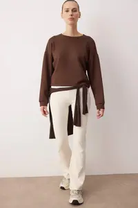 TRENDYOLMİLLA Brown Back Slit Detailed Sports Knitting Sweatshirt - Image 2