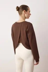 TRENDYOLMİLLA Brown Back Slit Detailed Sports Knitting Sweatshirt - Image 4