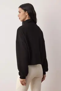 TRENDYOLMİLLA Black Zippered Sports Knitting Sweatshirt - Image 4
