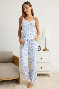 TRENDYOLMİLLA Mavi-Multicolored Floral Lace and Ribbon/Bow Detail Viscose Knitting Pajama Set - Image 2