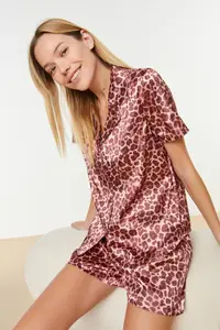 TRENDYOLMİLLA Pink Leopard Patterned Satin OF shorts Weaving Pajama Set - Image 2