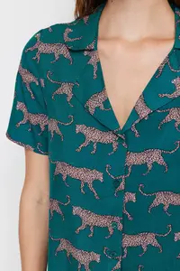 TRENDYOLMİLLA Emerald Green Patterned Viscose OF shorts Weaving Pajama Set - Image 4