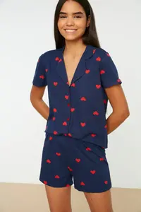 TRENDYOLMİLLA Navy Blue 100% Cotton Kalpli OF shorts Knitting Pajama Set - Image 2