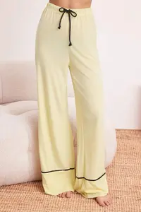 TRENDYOLMİLLA Yellow 100% Cotton Fun Printed Bias Detailed Knitting Pajama Set - Image 3