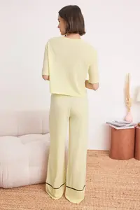 TRENDYOLMİLLA Yellow 100% Cotton Fun Printed Bias Detailed Knitting Pajama Set - Image 4