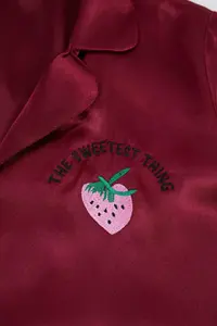 TRENDYOLMİLLA Burgundy Strawberry and Slogan Embroidered Satin OF shorts Weaving Pajama Set - Image 4