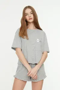 TRENDYOLMİLLA Gray Frilly Printed OF shorts Knitting Pajama Set - Image 3