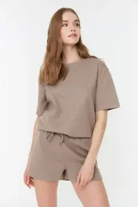 TRENDYOLMİLLA Beige Waffle Material OF shorts Knitting Pajama Set - Image 4