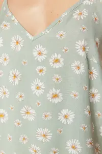 TRENDYOLMİLLA Light Green flower patterned Rope Sleeveless Viscose OF shorts Weaving Pajama Set - Image 4