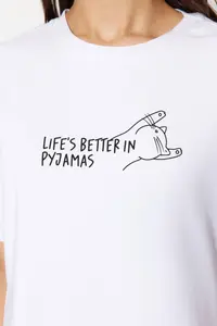 TRENDYOLMİLLA White Cotton Striped Slogan Printed OF shorts Knitting Pajama Set - Image 4