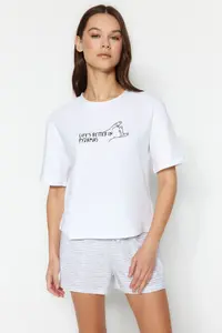TRENDYOLMİLLA White Cotton Striped Slogan Printed OF shorts Knitting Pajama Set - Image 7