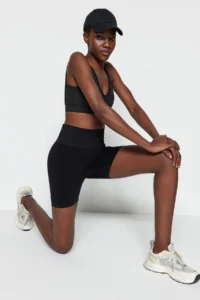 TRENDYOLMİLLA Black seamless/Seamless Extra Shaping Knitting Sports Shorts/Short Leggings - Image 2