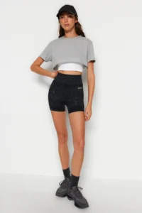 TRENDYOLMİLLA Black seamless/Seamless Washable Knitting Sports Shorts/Short Leggings - Image 4
