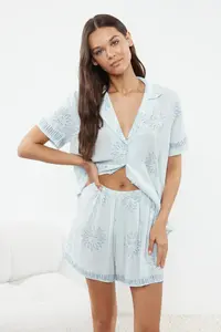 TRENDYOLMİLLA Mavi Galaxy Patterned Viscose OF shorts Weaving Pajama Set