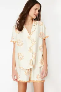 TRENDYOLMİLLA Ecru-Orange Güneş Patterned Viscose OF shorts Weaving Pajama Set - Image 3