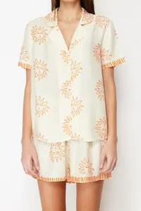 TRENDYOLMİLLA Ecru-Orange Güneş Patterned Viscose OF shorts Weaving Pajama Set - Image 4
