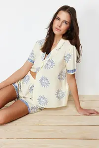 TRENDYOLMİLLA Ecru-Navy Blue Sun Patterned Viscose OF shorts Weaving Pajama Set - Image 2