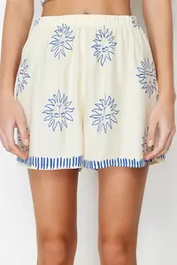 TRENDYOLMİLLA Ecru-Navy Blue Sun Patterned Viscose OF shorts Weaving Pajama Set - Image 6