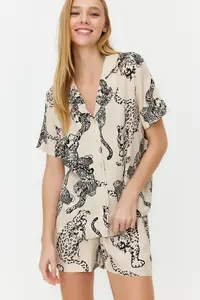 TRENDYOLMİLLA Cream Kaplan Patterned Viscose OF shorts Weaving Pajama Set