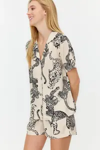 TRENDYOLMİLLA Cream Kaplan Patterned Viscose OF shorts Weaving Pajama Set - Image 2