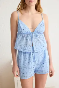 TRENDYOLMİLLA Mavi Floral Lined Kendinden Patterned OF shorts Weaving Pajama Set - Image 3