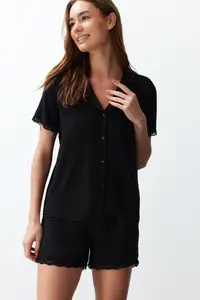 TRENDYOLMİLLA Black Lace Viscose OF shorts Weaving Pajama Set