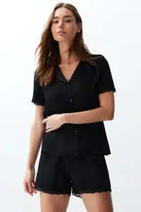 TRENDYOLMİLLA Black Lace Viscose OF shorts Weaving Pajama Set - Image 2