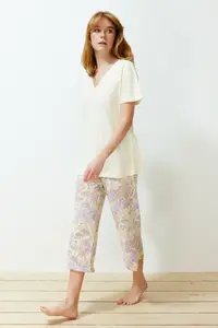 TRENDYOLMİLLA Yellow Floral Capri Knitting Pajama Set - Image 2