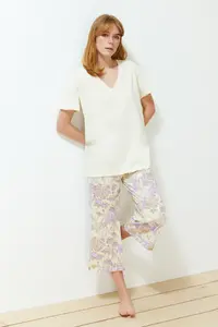 TRENDYOLMİLLA Yellow Floral Capri Knitting Pajama Set - Image 3