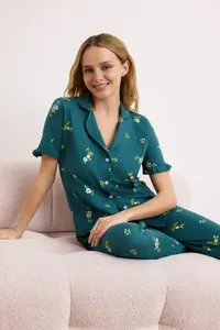 TRENDYOLMİLLA Emerald Green 100% Cotton Floral Frilly Knitting Pajama Set - Image 2