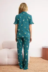 TRENDYOLMİLLA Emerald Green 100% Cotton Floral Frilly Knitting Pajama Set - Image 4