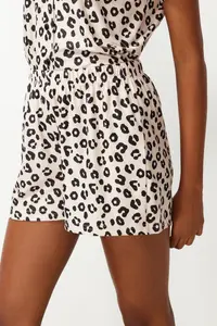TRENDYOLMİLLA Beige-Multicolored Leopard Patterned OF shorts Knitting Pajama Set - Image 5
