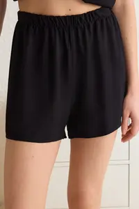 TRENDYOLMİLLA Black Ribbon/Bow and Piping Detailed Viscose OF shorts Weaving Pajama Set - Image 4