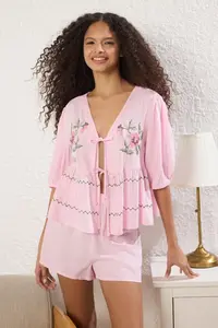 TRENDYOLMİLLA Pink Floral Embroidered Tie/Bow Detailed Viscose OF shorts Weaving Pajama Set