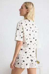 TRENDYOLMİLLA White 100% Cotton Galaxy Patterned OF shorts Knitting Pajama Set - Image 5