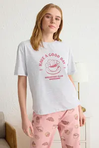 TRENDYOLMİLLA Gray Melange 100% Cotton Slogan Printed Knitting Pajama Set - Image 2
