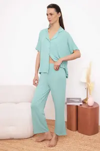 TRENDYOLMİLLA MINT Rahat Pattern Viscose Knitting Pajama Set - Image 2
