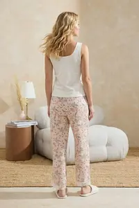 TRENDYOLMİLLA Ecru Floral Lace Detailed Viscose Knitting Pajama Set - Image 2