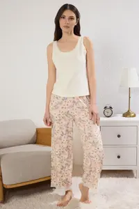 TRENDYOLMİLLA Ecru Floral Lace Detailed Viscose Knitting Pajama Set - Image 4