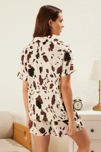 TRENDYOLMİLLA Multicolored Hayvan Patterned Viscose OF shorts Weaving Pajama Set - Image 7