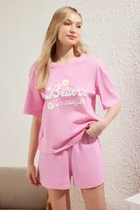 TRENDYOLMİLLA Pink 100% Cotton Slogan OF shorts Knitting Pajama Set