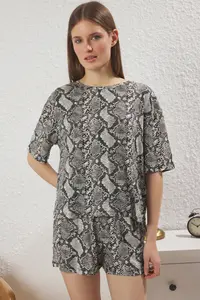 TRENDYOLMİLLA Black-Multicolored Snake Patterned Waist Elastic OF shorts Knitting Pajama Set - Image 2
