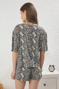 TRENDYOLMİLLA Black-Multicolored Snake Patterned Waist Elastic OF shorts Knitting Pajama Set - Image 4