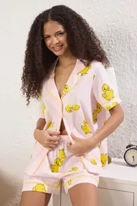 TRENDYOLMİLLA Pink 100% Cotton Duck Patterned Piped OF shorts Knitting Pajama Set - Image 2