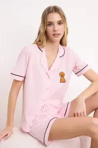TRENDYOLMİLLA Pink Piped Dog and Slogan Embroidered OF shorts Knitting Pajama Set - Image 2