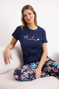 TRENDYOLMİLLA Navy Blue 100% Cotton Floral Slogan Knitting Pajama Set - Image 2