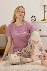 TRENDYOLMİLLA Dusty Rose 100% Cotton Floral Slogan Knitting Pajama Set - Image 2